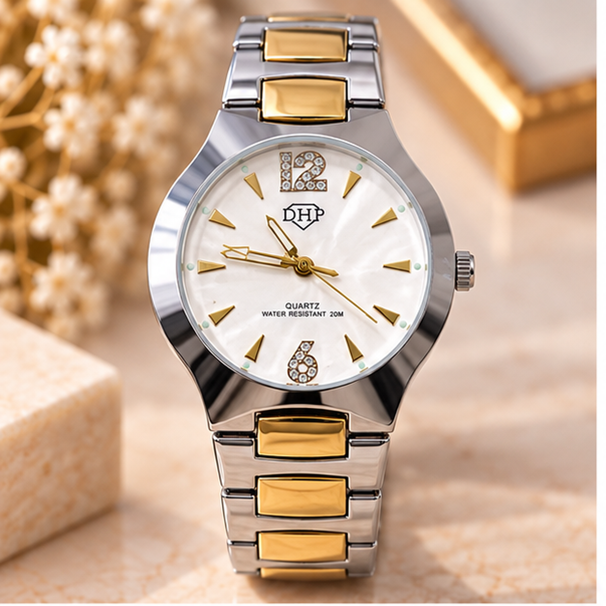 DHP_angulo_1 Relógio Feminino DHP Quartz Prata e Dourado – Elegância Bicolor - Imagem 1