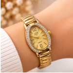 Relógio Feminino DHP Dourado com Pedrarias – Caixa Oval e Pulseira Elástica - Imagem 2